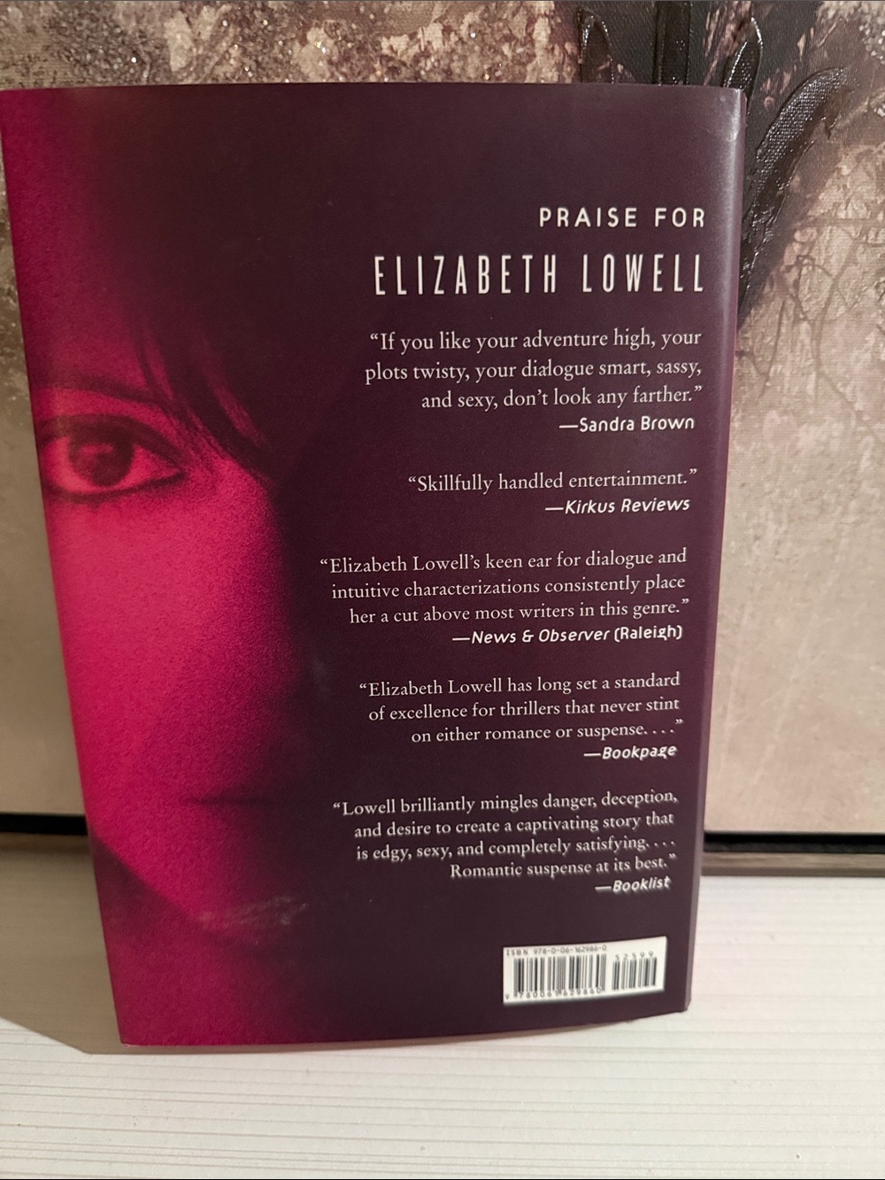 Beautiful sacrifice by Elizabeth Lowell - Picture 3 of 3